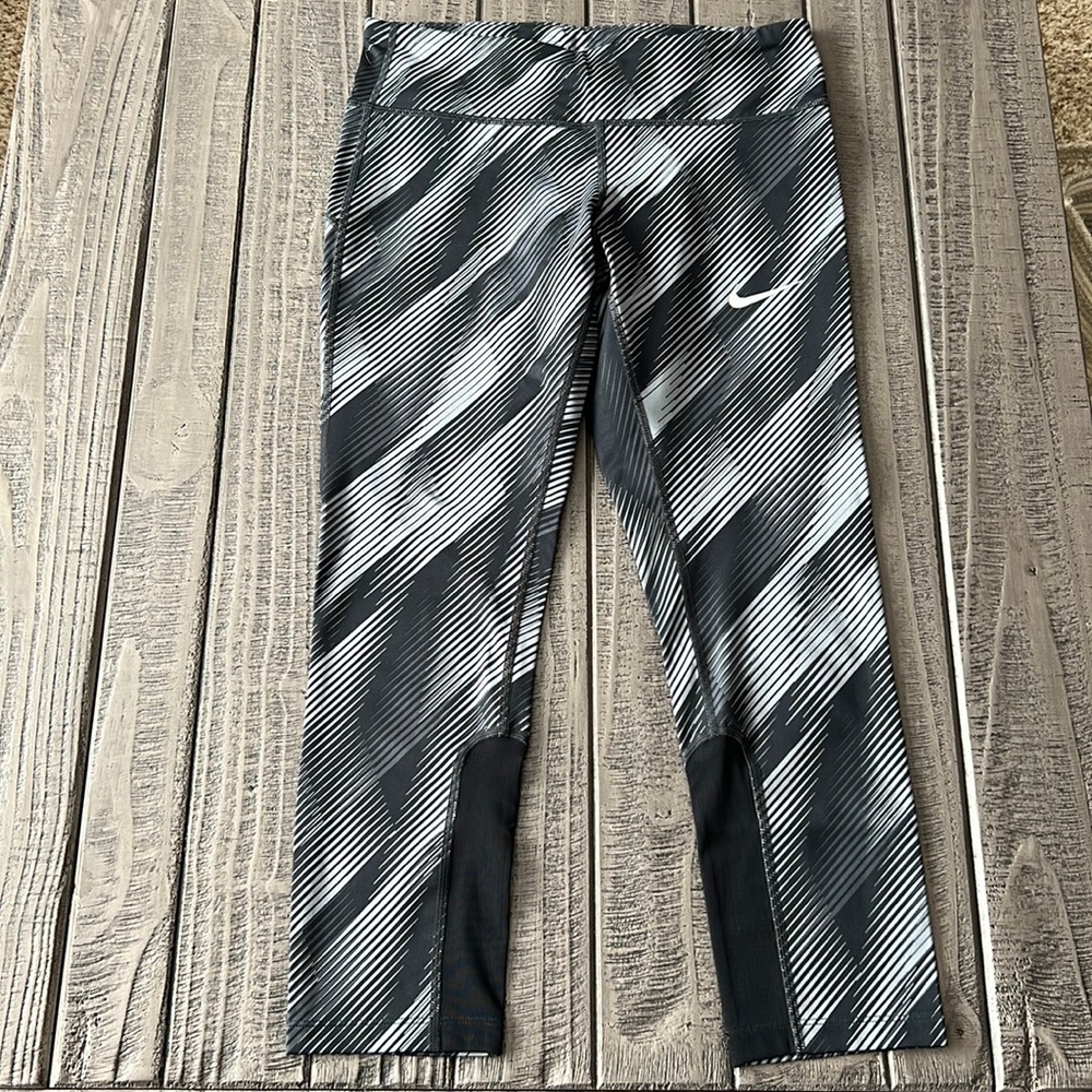 Nike compression reflective capri legging